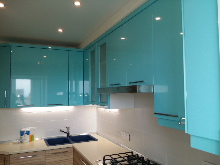 Кухня угловая бирюзовая
