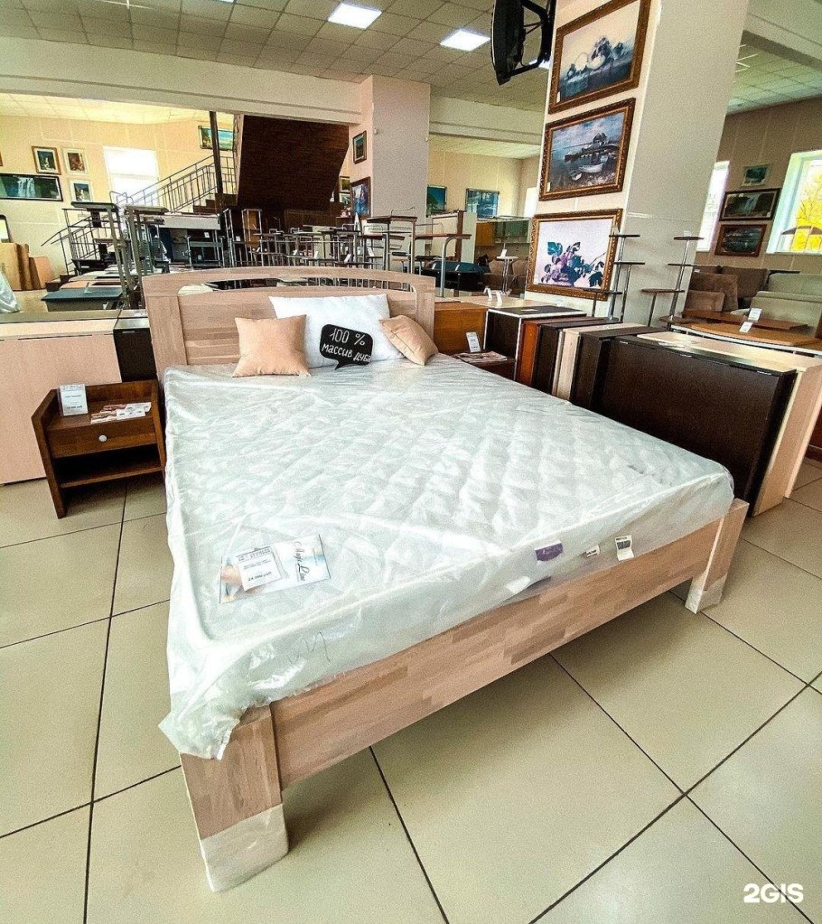 Много мебели