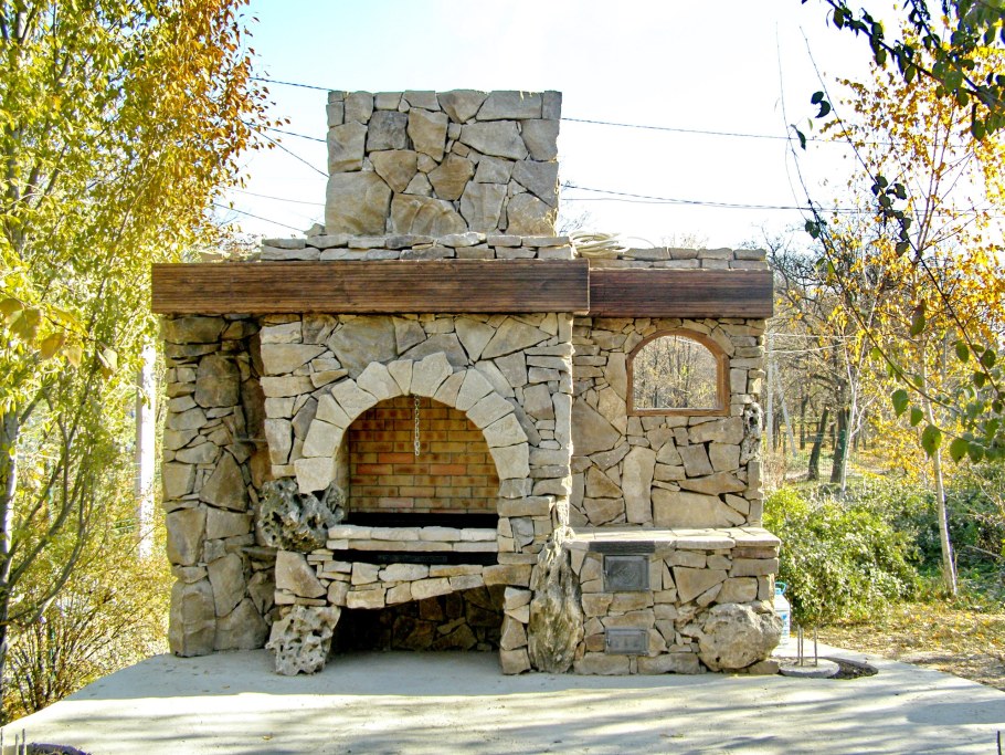 Уличный камин