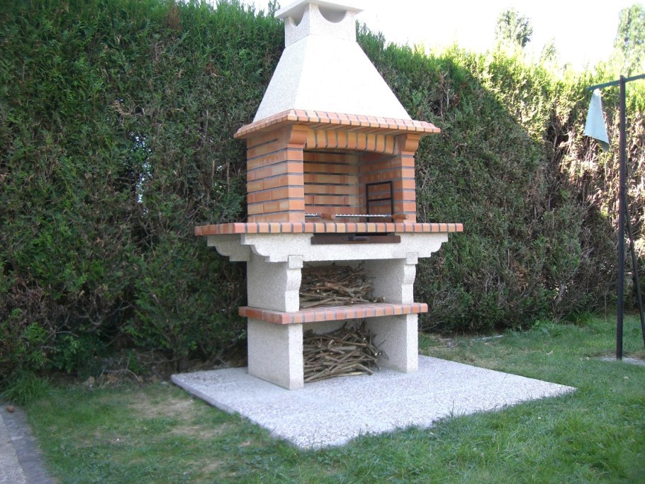 Уличный мангал из камня