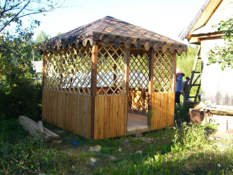 Дачные беседки из подручных материалов