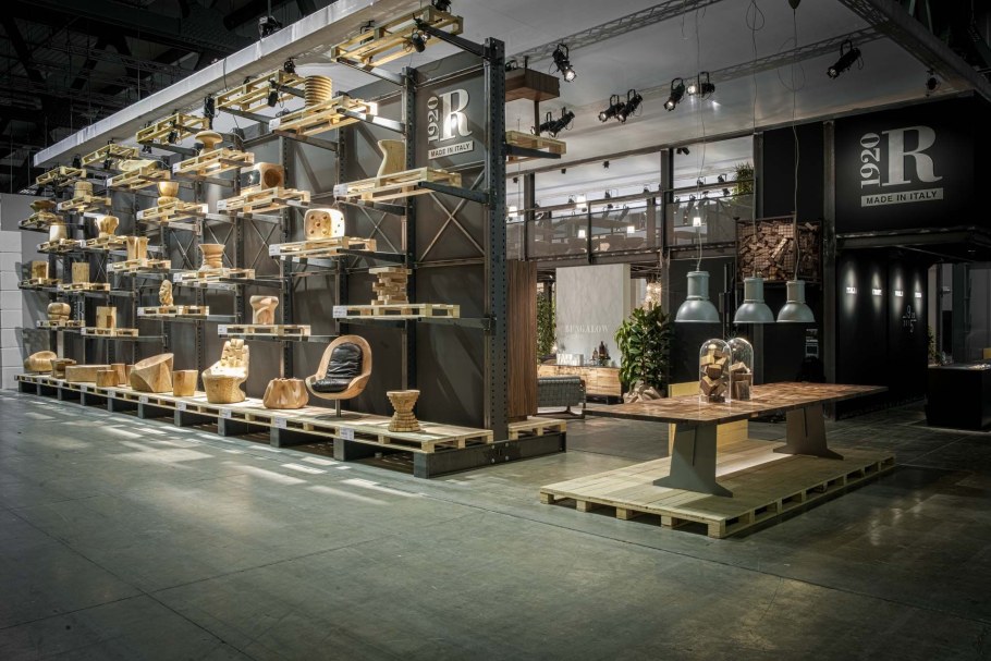 Стенд для стульев