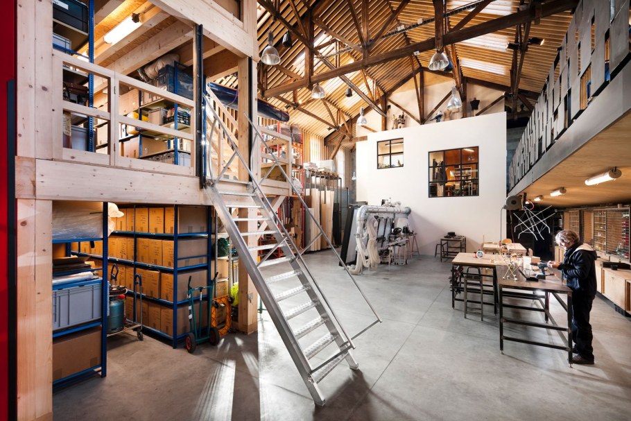 Паллеты в интерьере магазина