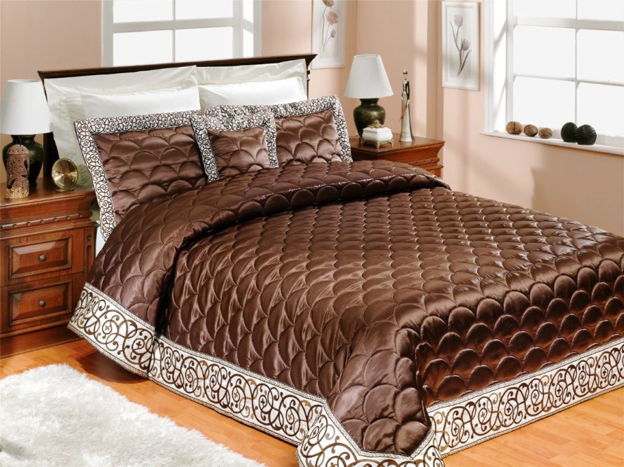 Красивое покрывало на кровать