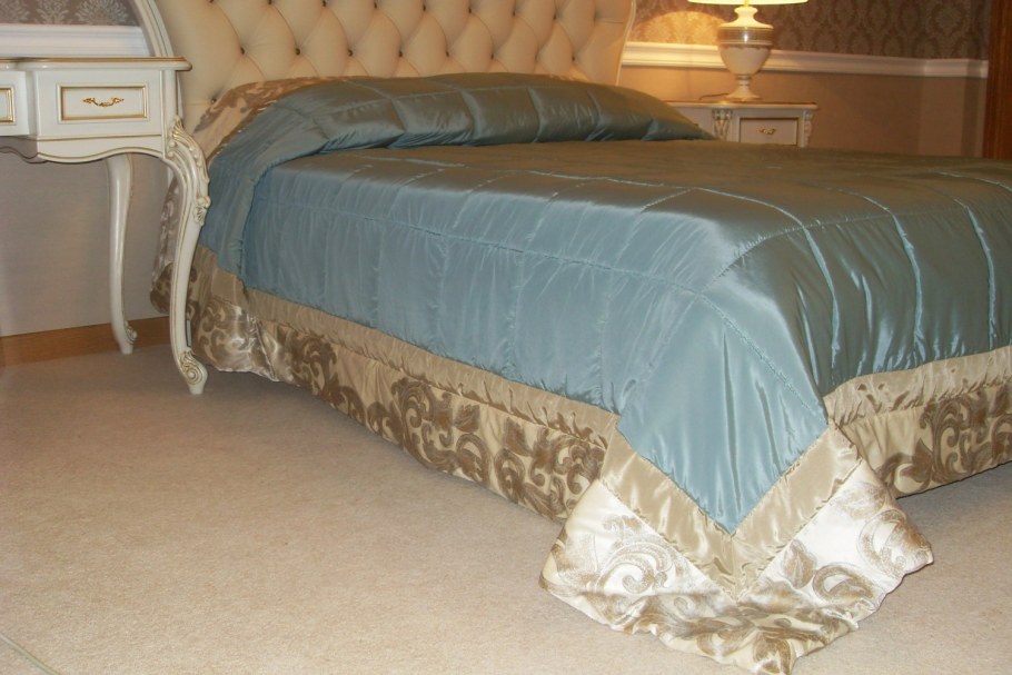 Покрывало на кровать с каймой