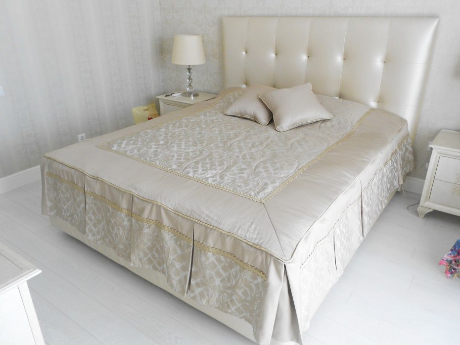 Покрывало на кровать в спальню в современном стиле