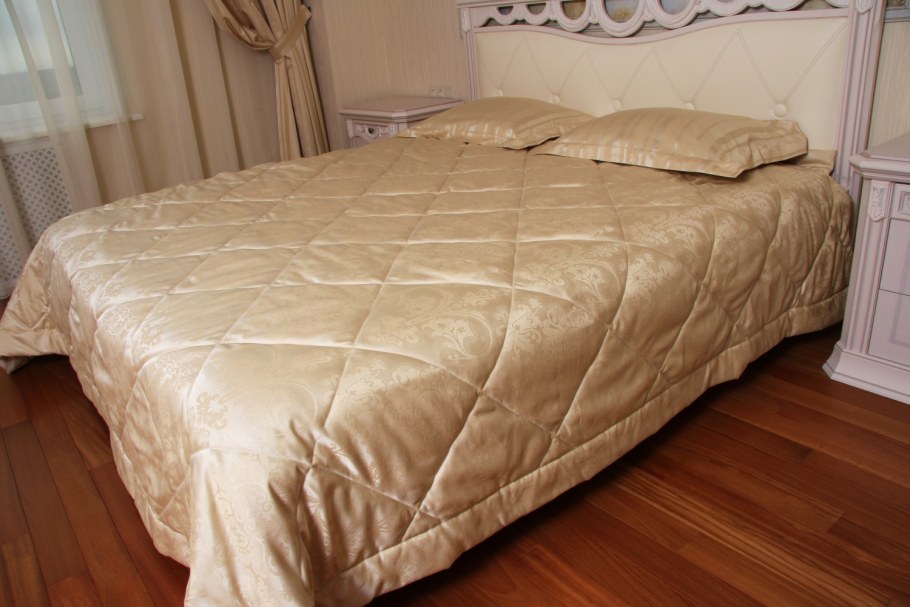 Покрывало с подушками на двуспальную кровать