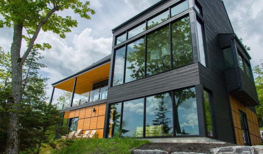 Загородный дом с панорамными окнами