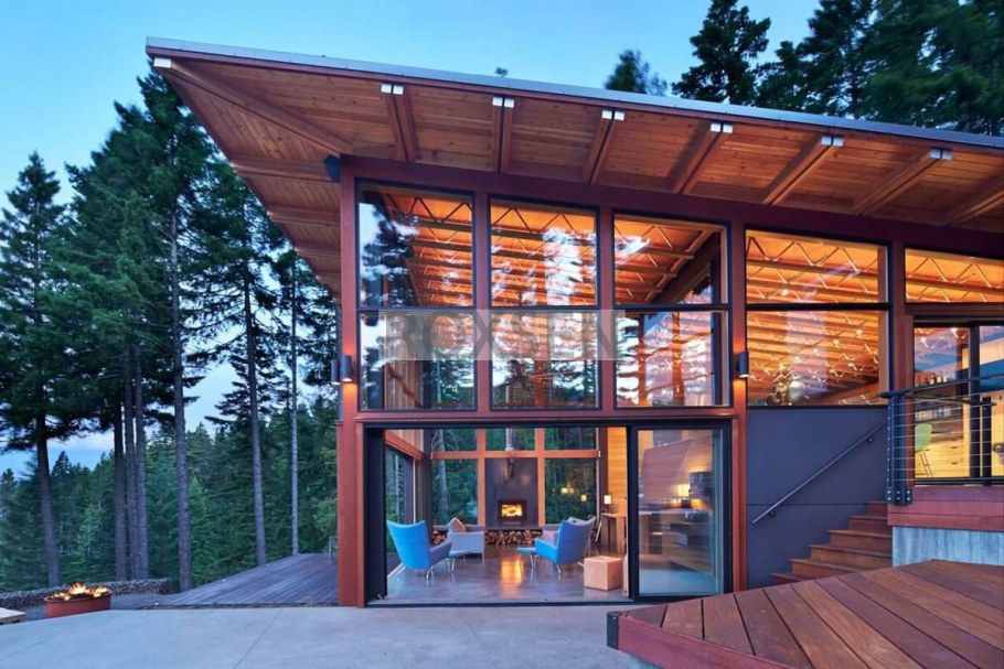 Прямоугольный дом с панорамными окнами