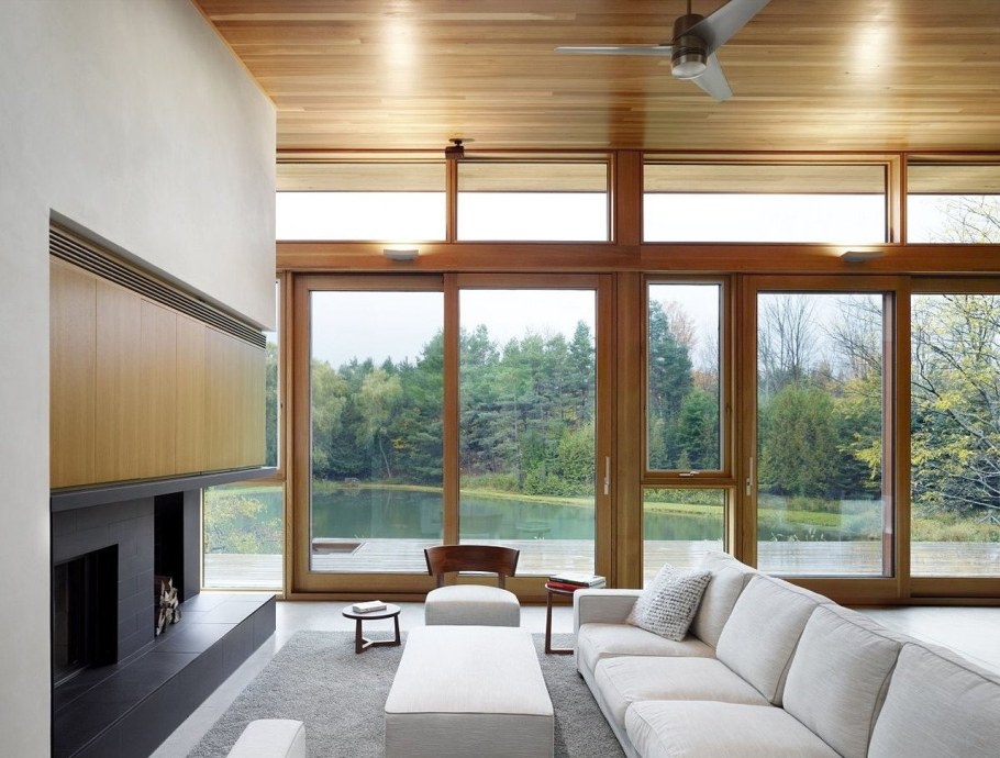 Дом с большими панорамными окнами
