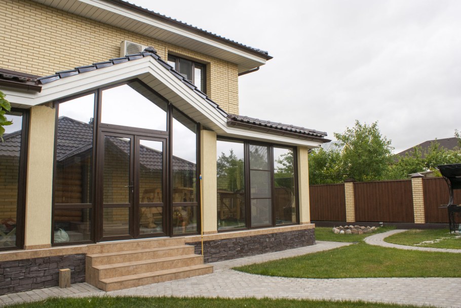 Интерьер с панорамными окнами