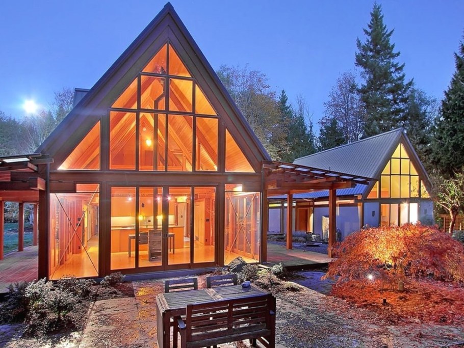 Домик с панорамными окнами