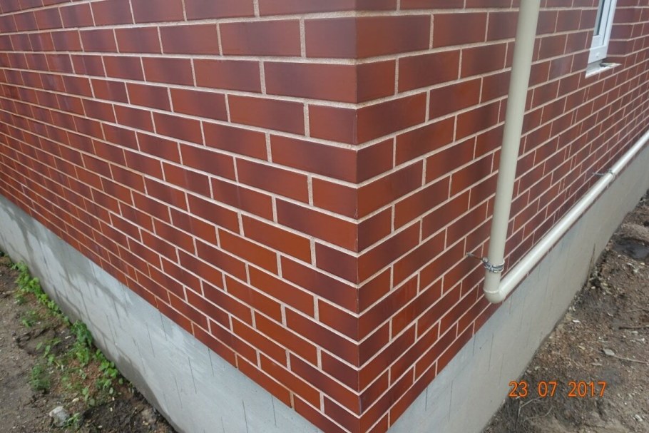 Отделка цоколя термопанелями