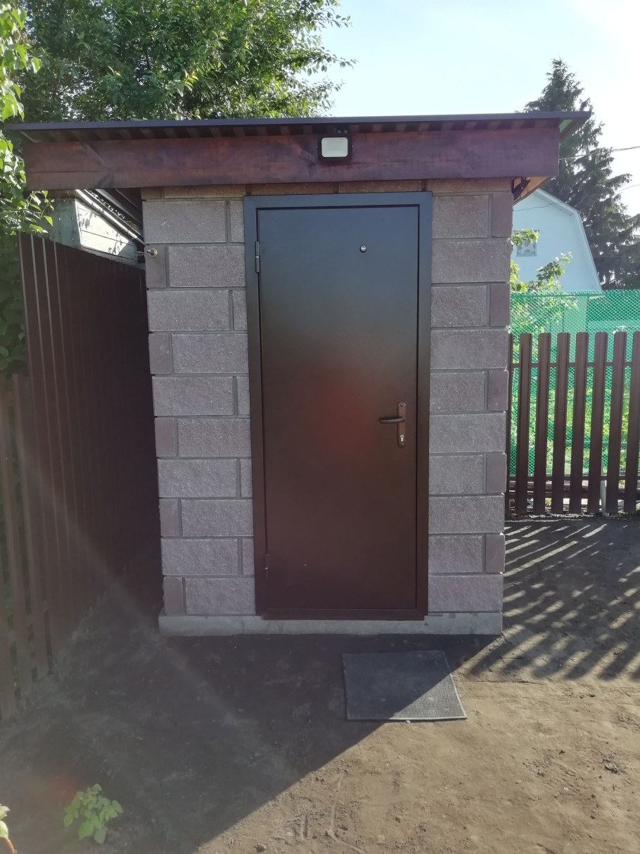 Садовый туалет из кирпича