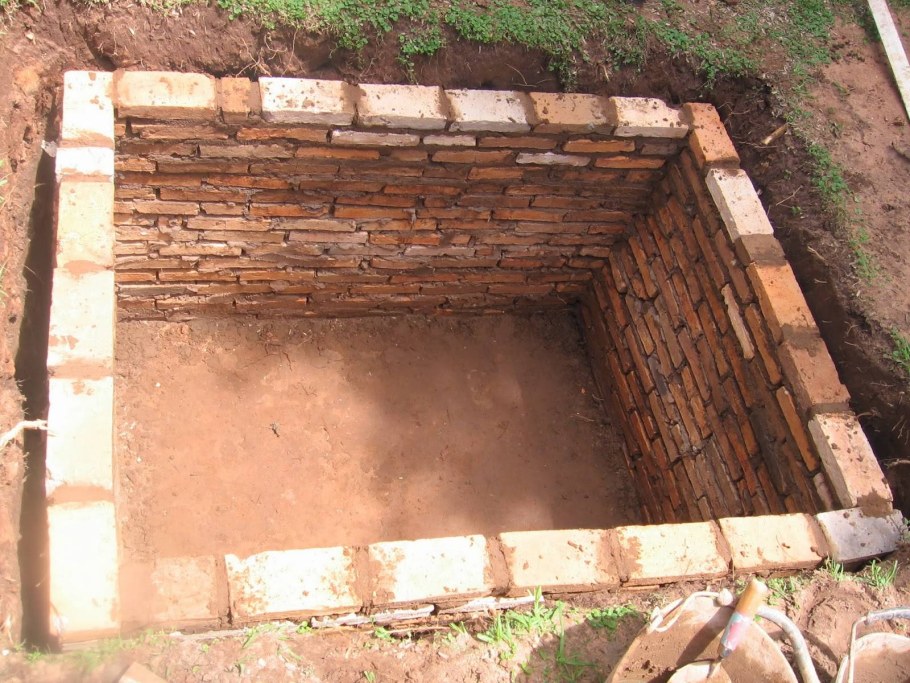 Фундамент для туалета на даче