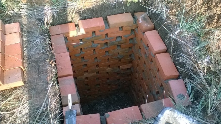 Дачный туалет кирпичный