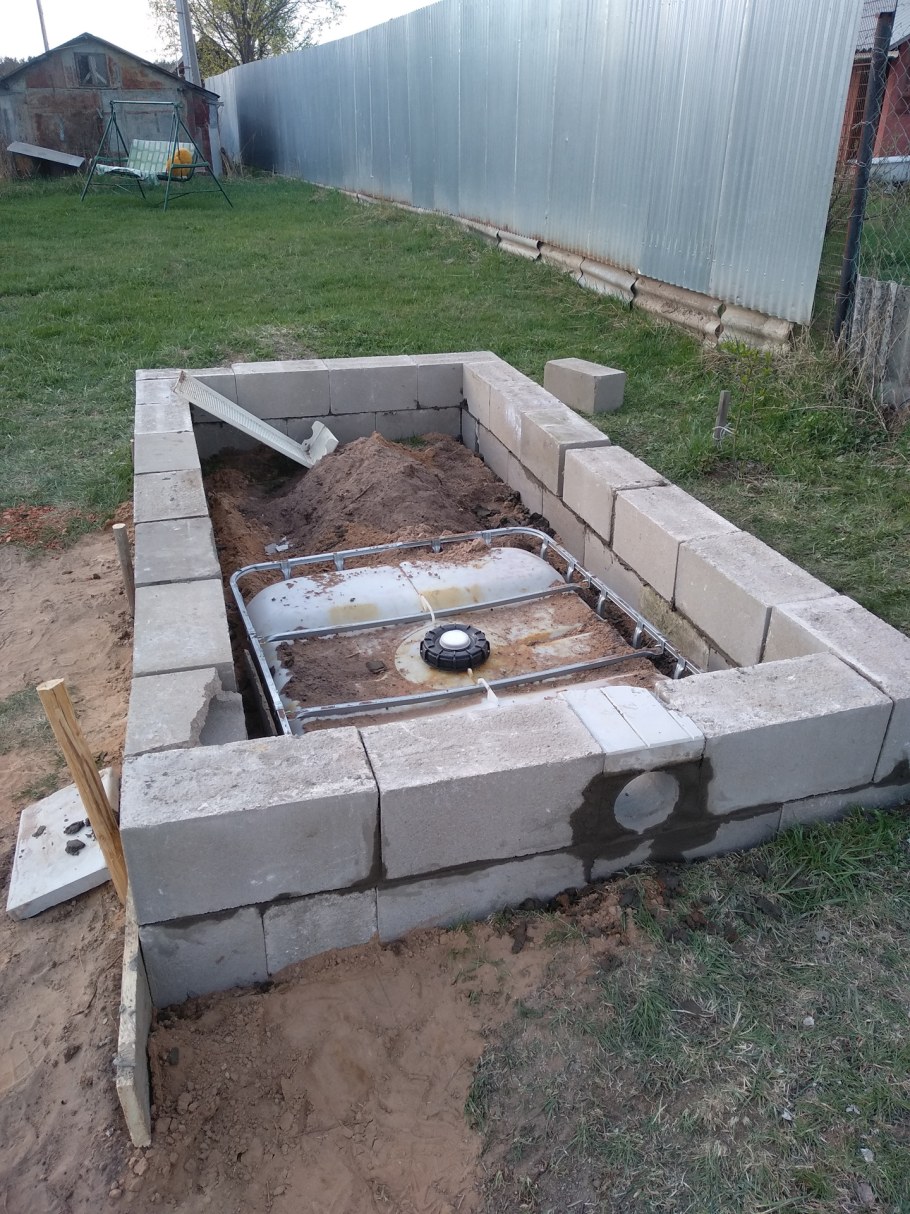 Красивый сарай из кирпича