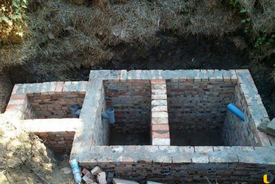 Крыша дачного туалета