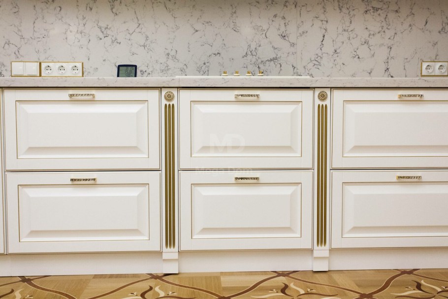 Classico corteo патина золото