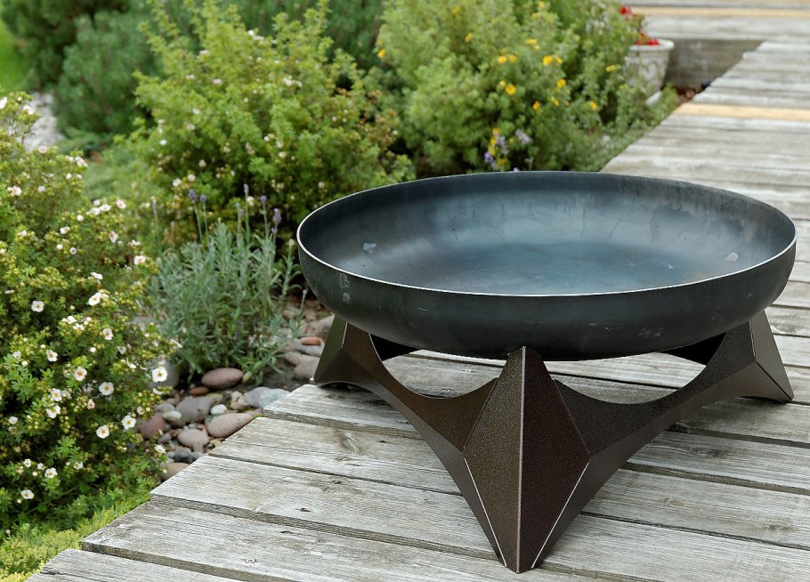 Очаг костровище из камня парк Стоун