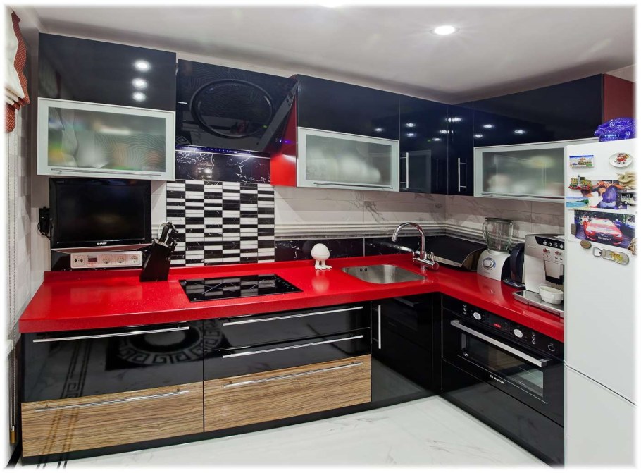 Кухонный гарнитур красный с черным