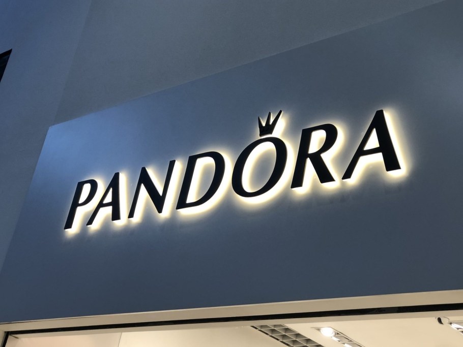 Плоские буквы с контражурной подсветкой