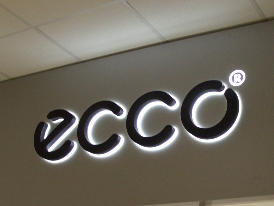 Вывеска с контражурной подсветкой