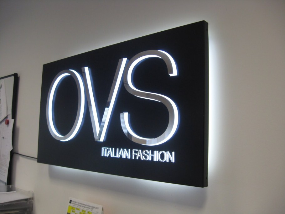 Световой короб с инкрустацией