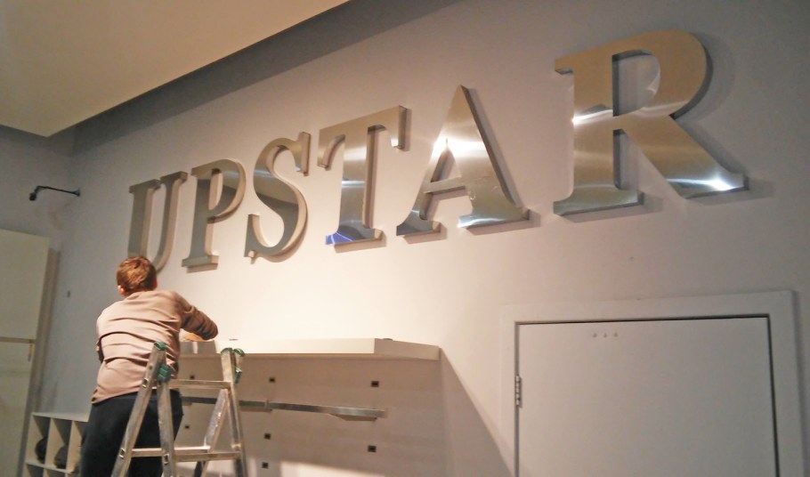 Рекламные металлические вывески