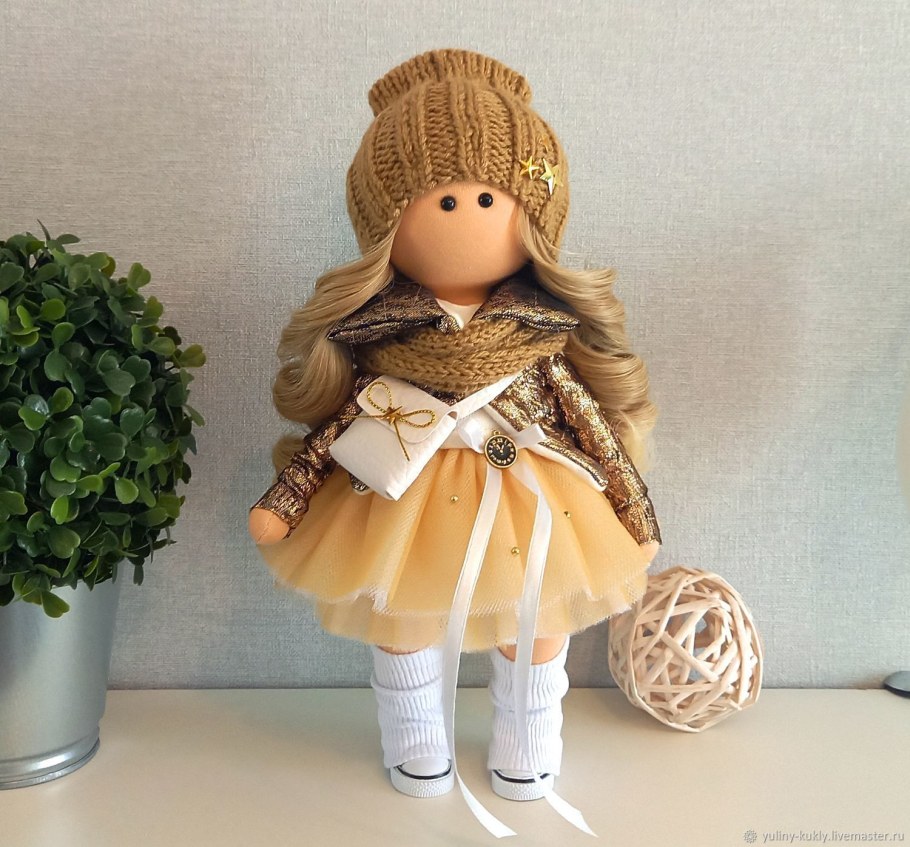 Текстильная кукла Парижанка