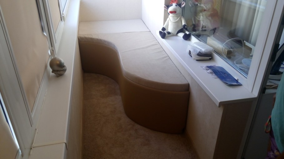 Диван на балкон