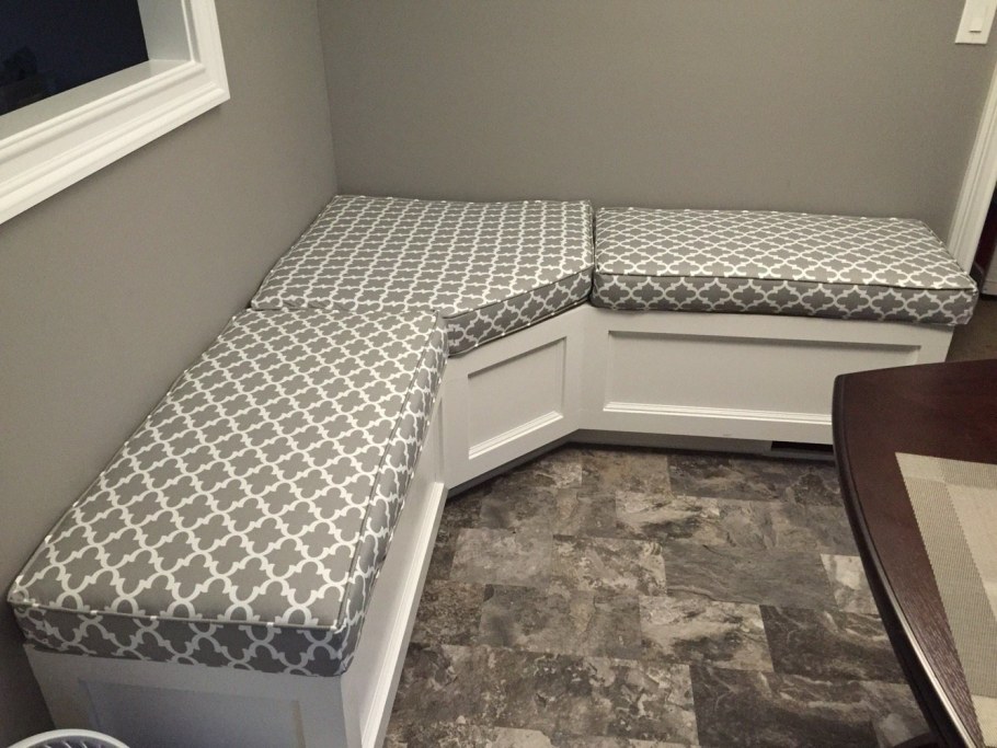 Диванчик на балкон с ящиками