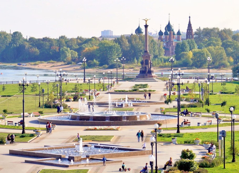 Ротонды на Волжской набережной в Ярославле