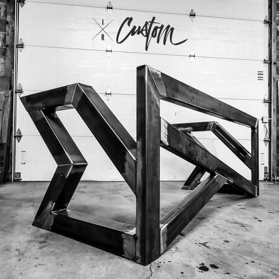 Подстолье стеллаж из металла в стиле лофт