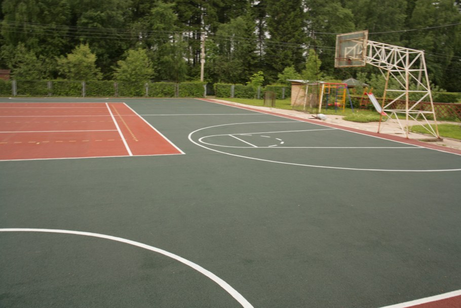 Баскетбольная площадка на даче