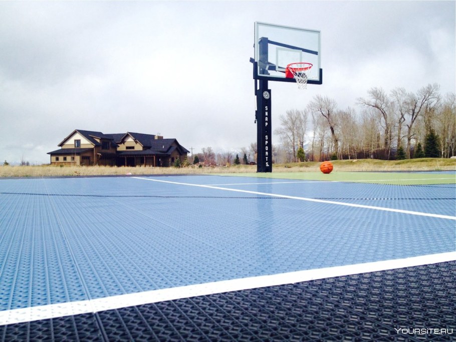 Бутлерова футбольное поле