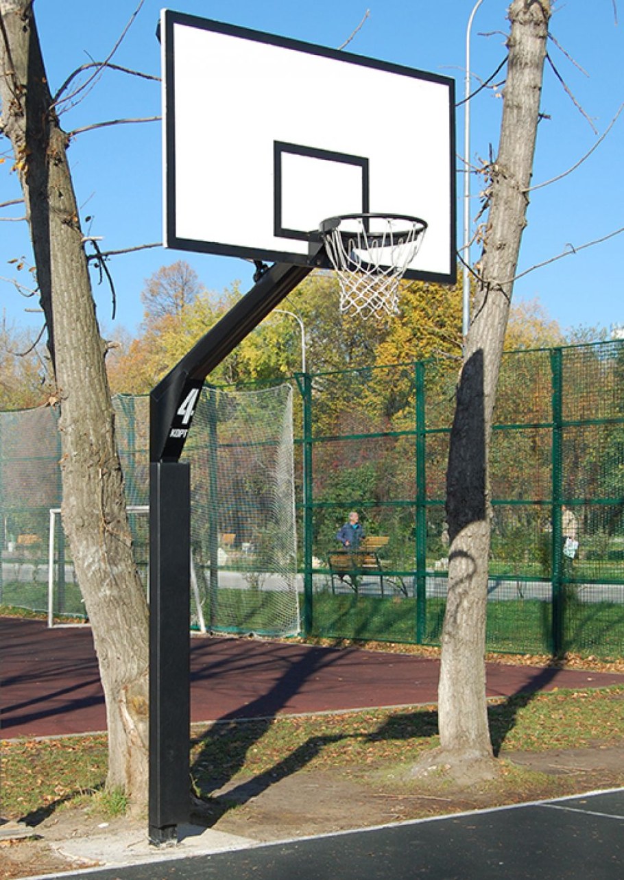 Баскетбольная площадка на даче