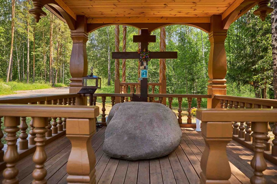 Камень Серафима Саровского в Дивеево