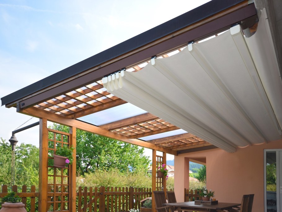 Пергола с маркизой