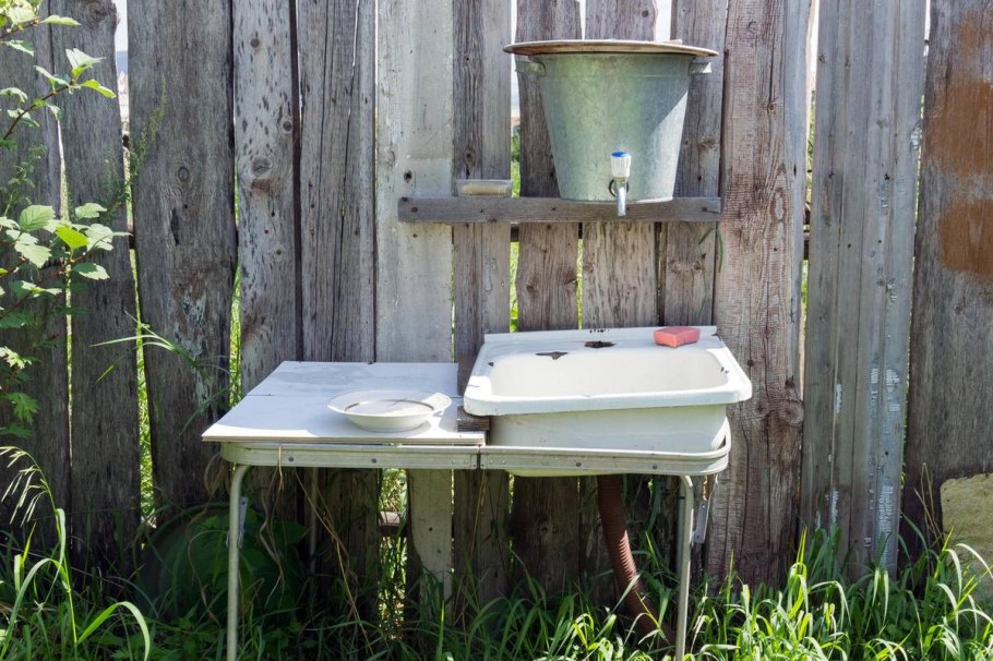 Уличный умывальник для дачи