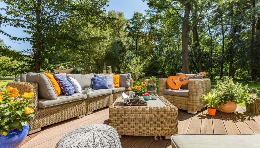 Стул стол стул кровать