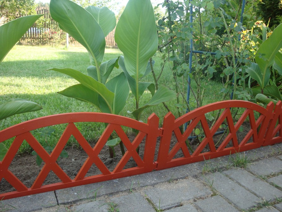Пластмассовый заборчик для клумб