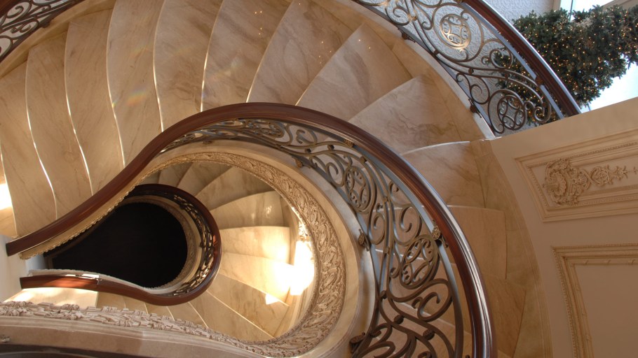 Мраморная лестница