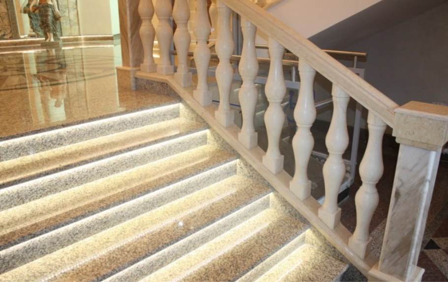 Лестница из натурального камня