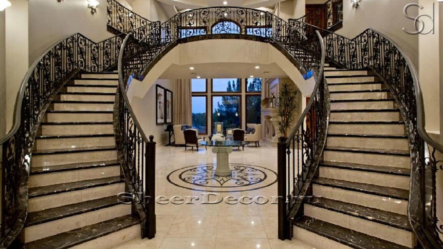 Мраморная лестница