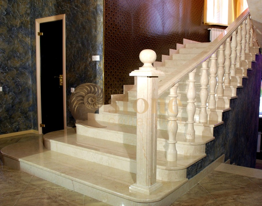 Лестница из натурального камня