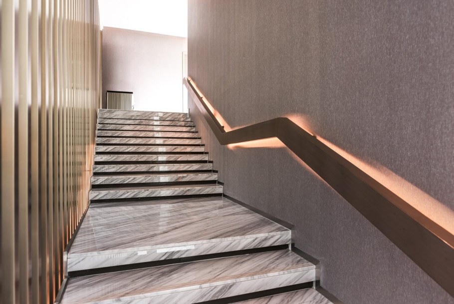 Мраморные ступени