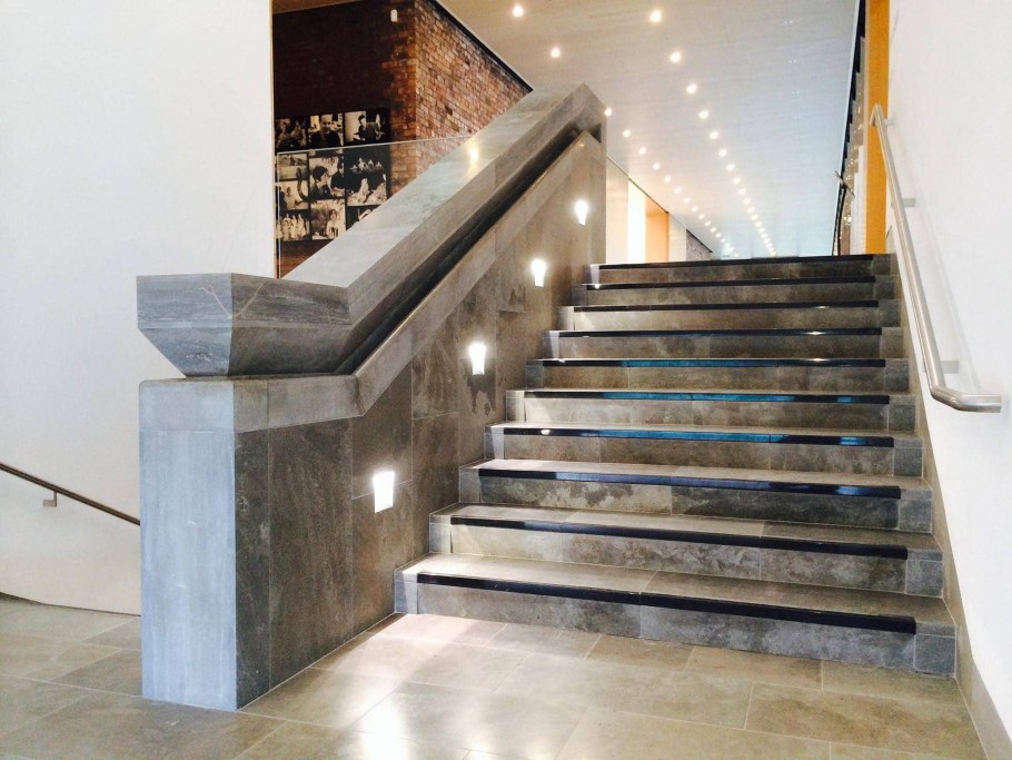 Лестница из натурального камня