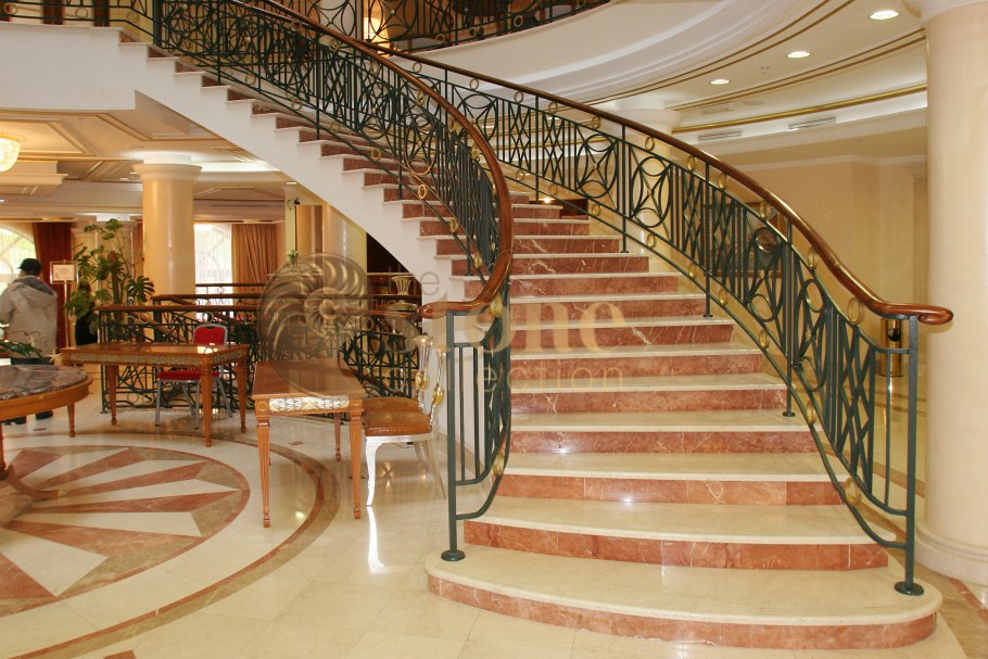 Мраморная лестница