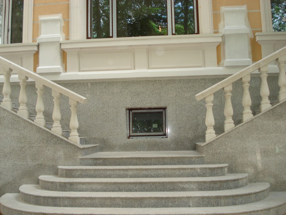 Мансуровский гранит крыльцо